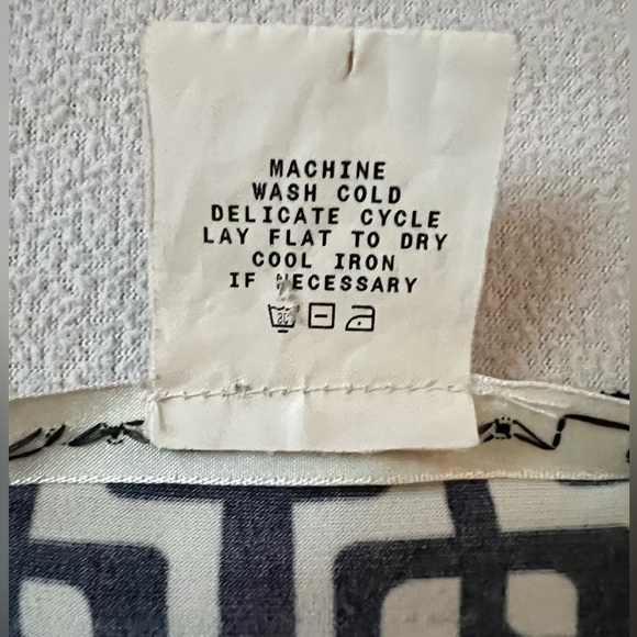 Vintage Max Studio Black and Off-White Abstract Chain Print Wrap Dress - Picture 6 of 6